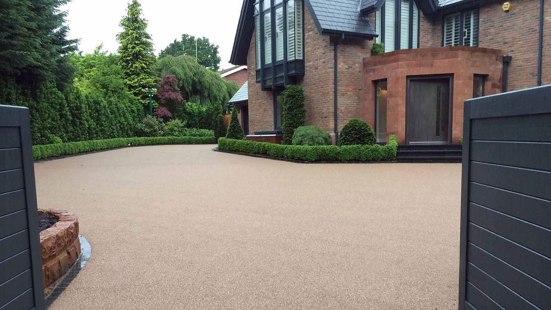 Our driveways combine natural aggregates with resin to create a seamless, permeable, and stylish surface ideal for modern and traditional properties alike. 